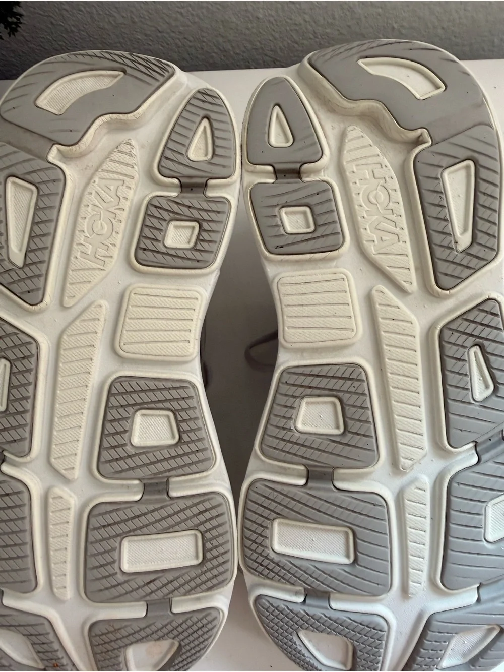 Hoka Bondi 9 Women size 10.5 Sneakers in kitty gray with Gray Logo